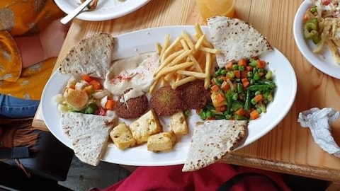 Moon Dance Cafe & German Bakery